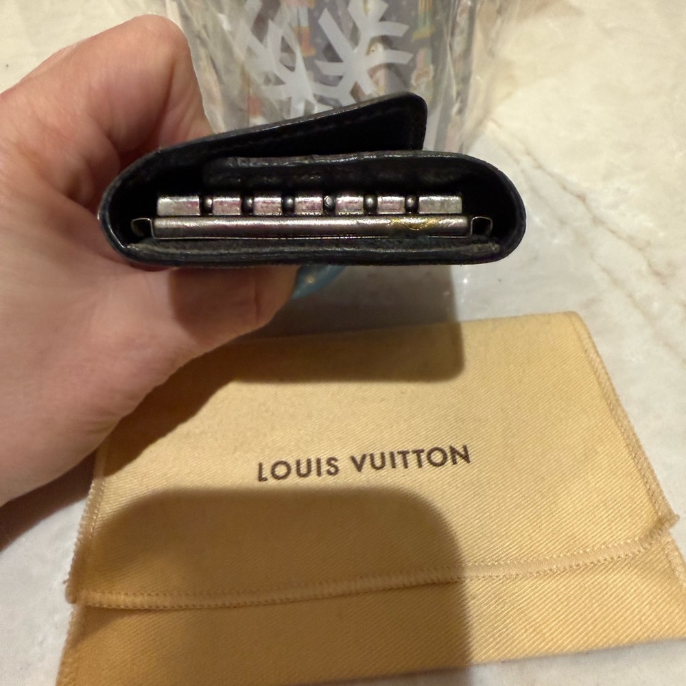 Louis Vuitton Damier Graphite 6 key ring holder in EUC With dust bag and COA - Picture 7 of 11